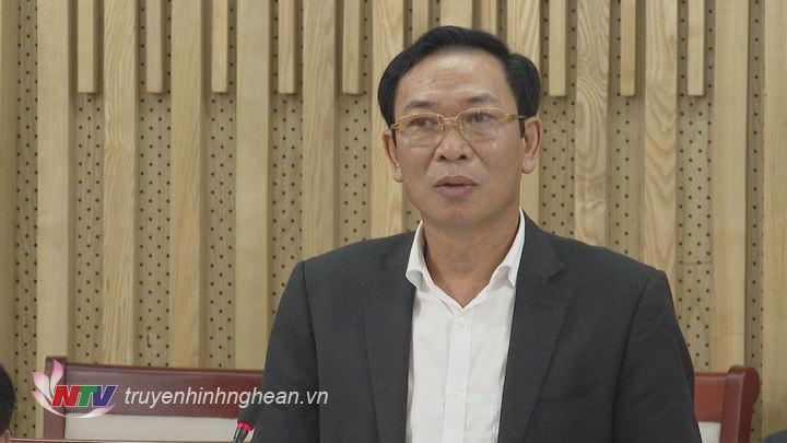 Lãnh đạo sở Tài chính báo cáo tại phiên họp.