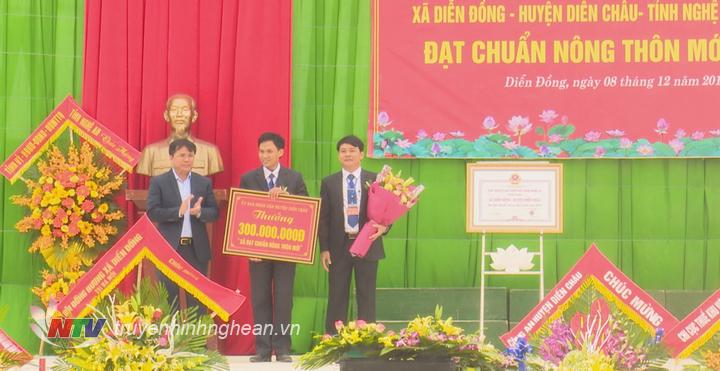  Huyện Diễn Châu thưởng xã Diễn Đồng công trình phúc lợi trị giá 300 triệu đồng.