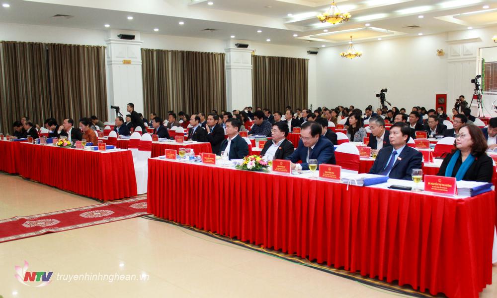 Toàn cảnh phiên chất vấn.