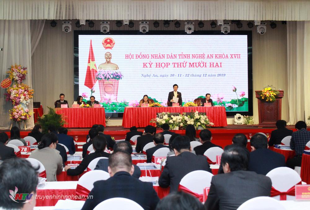 Toàn cảnh phiên chất vấn.