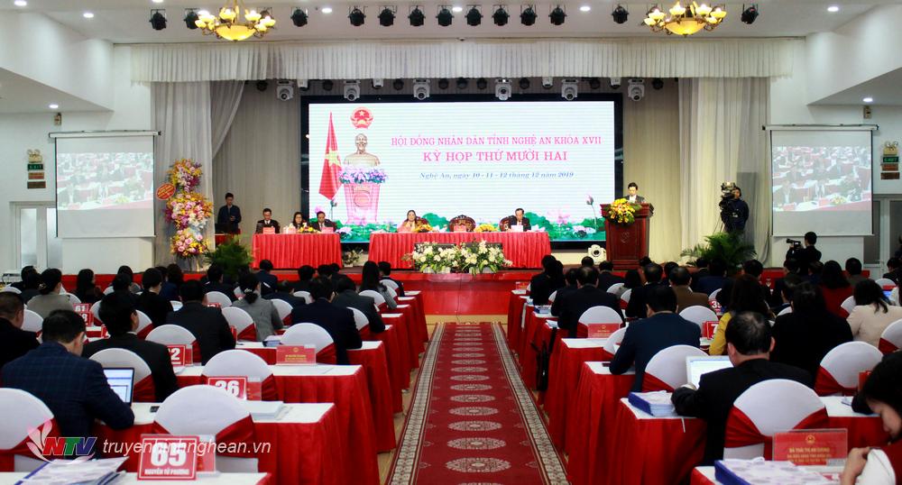 Toàn cảnh phiên thảo luận tại hội trường.