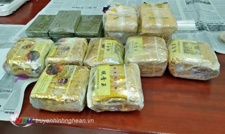 riệt phá chuyên án ma túy xuyên quốc gia, thu giữ 10 bánh heroin, hơn 20.000 viên ma túy tổng hợp