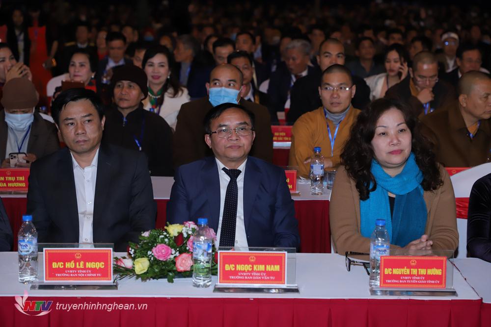 Các đại biểu dự buổi lễ.