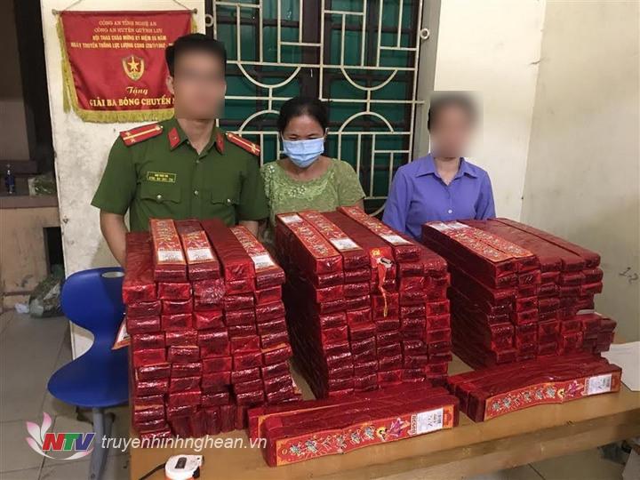 Các đối tượng và tang vật bị thu giữ.