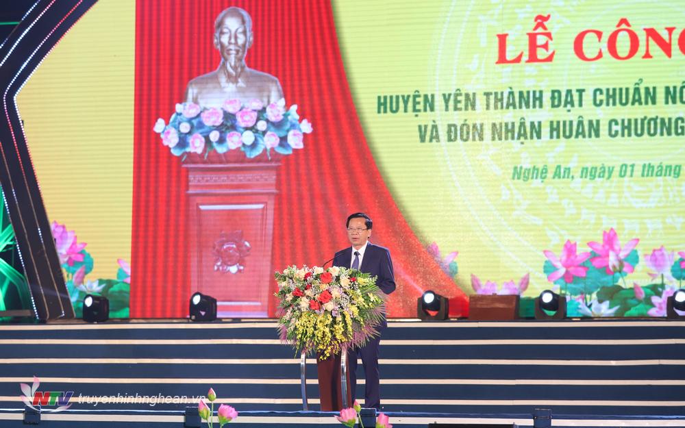Đồng chí Phan Văn Tuyên – Phó Bí thư huyện ủy, PG88 go Bắn cá UBND huyện trình bày Báo cáo quá trình xây dựng Huyện đạt chuẩn Nông thôn mới.