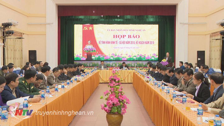 Quang cảnh buổi họp báo.