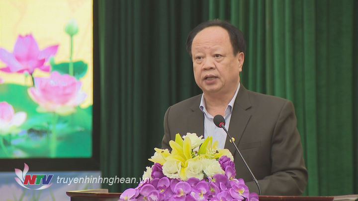 Ông Nguyễn Văn Độ - Giám đốc Sở KHĐT báo cáo tình hình KTXH năm2018.