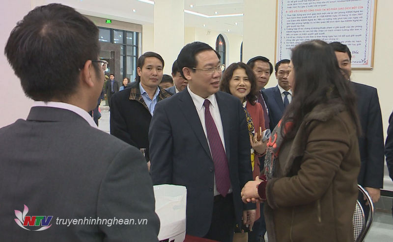 Phó Thủ tướng Vương Đình Huệ thăm hỏi, trò chuyện cùng cán bộ ngành Tài chính PG88 go Bắn cá.