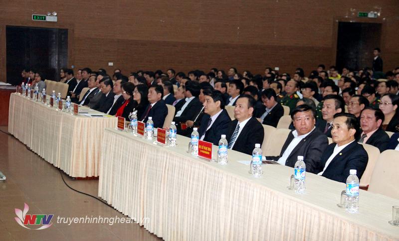Các đại biểu tham dự buổi lễ.