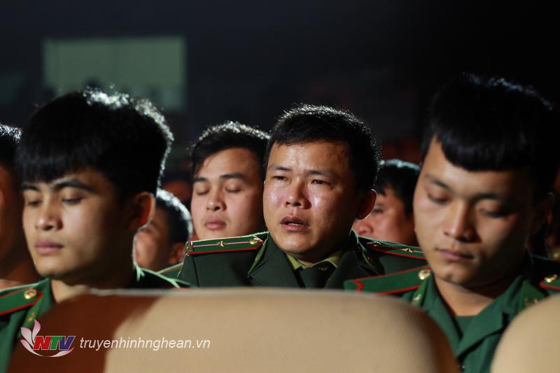 Khán giả xúc động trước hoàn cảnh éo le của nhân vật.