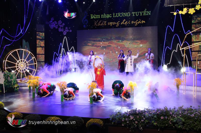 Nhạc sĩ Lương Tuyển – cánh chim không mỏi của đại ngàn miền Tây xứ Nghệ. Suốt cuộc đời mình, ông luôn đau đáu một khát vọng được dâng hiến cho đời những tác phẩm âm nhạc đặc sắc đậm chất liệu của Lăm – Suối  Nhuôn dân tộc Thái, của Cự xia H’Mông, của Tơm – Khơ Mú…