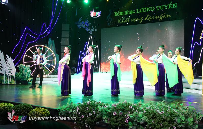 Hát múa hội Xăng Khan