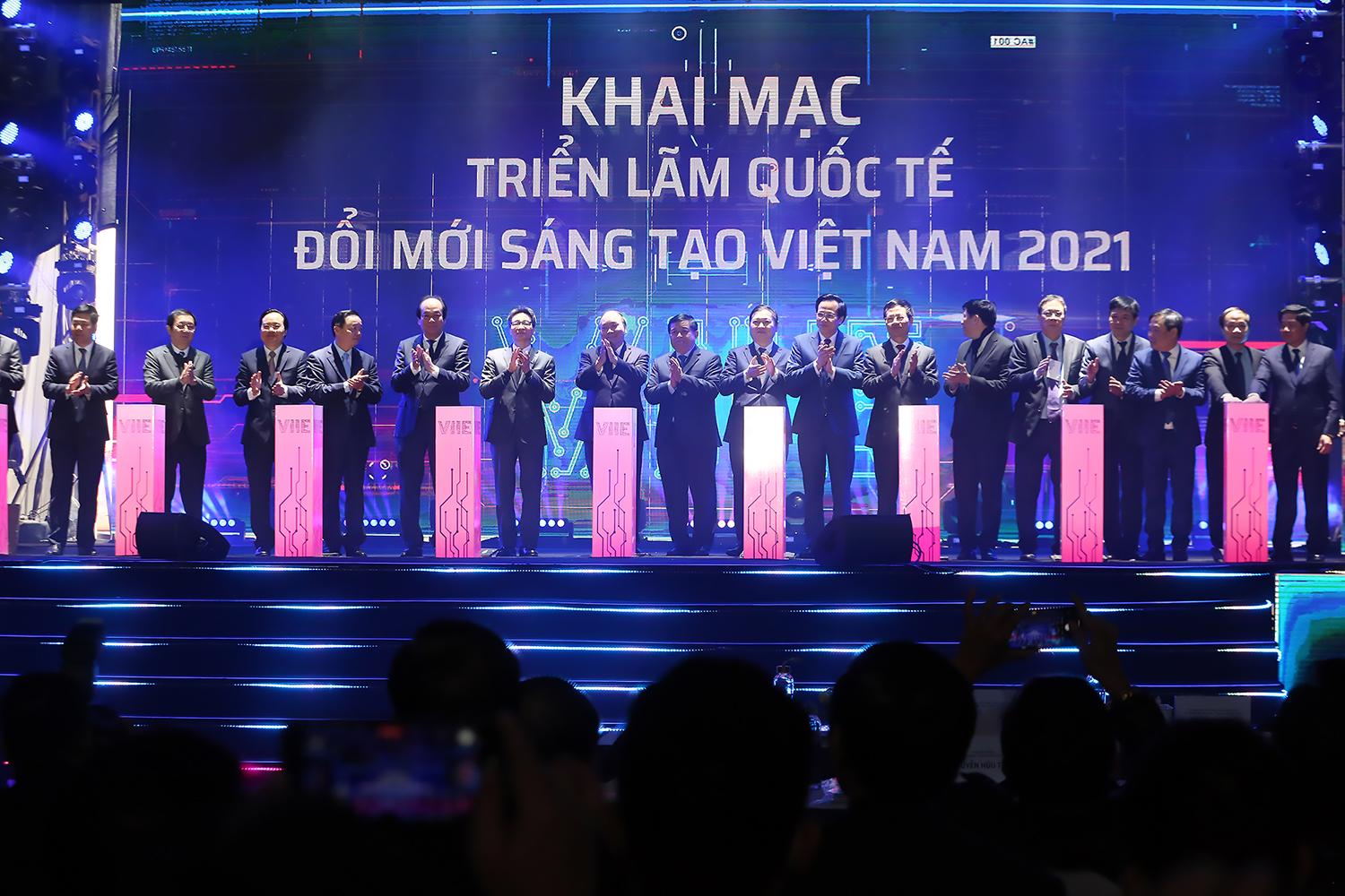 Thủ tướng và các đại biểu nhấn nút khởi công xây dựng Trung tâm Đổi mới sáng tạo quốc gia và Xổ Số PG 88 Triển lãm quốc tế đổi mới sáng tạo PG 88 Nổ Hũ 2021.