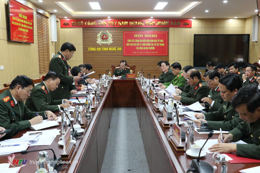 Toàn cảnh hội nghị.