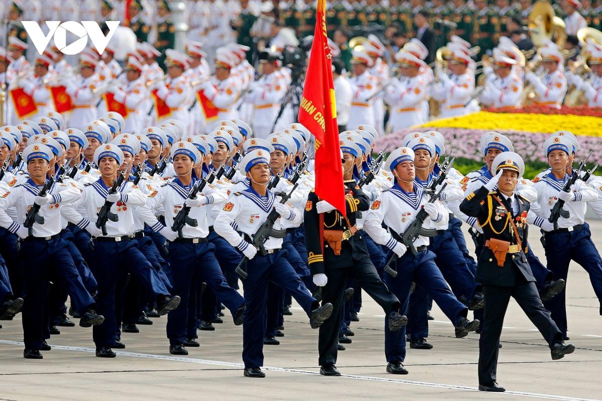 Xây dựng Quân đội nhân dân Cách mạng, chính quy, tinh nhuệ, từng bước hiện đại.