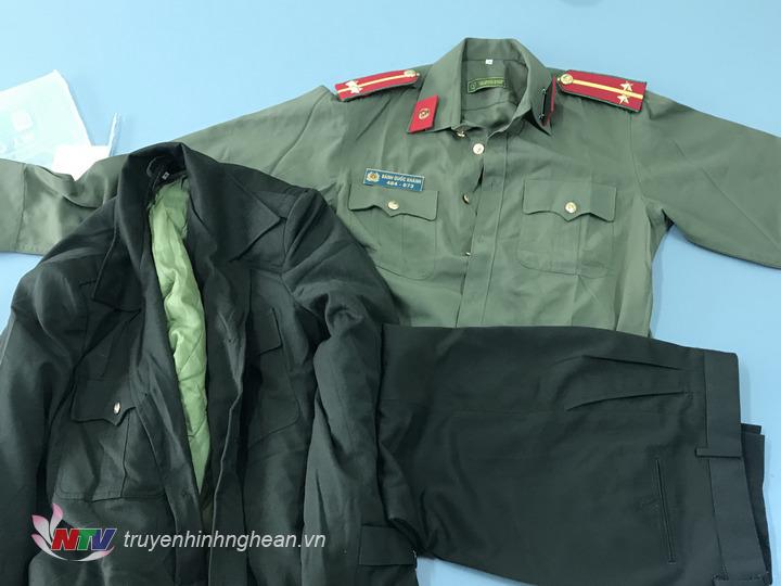 Trang phục ngành đối tượng đặt mua qua mạng xã hội.