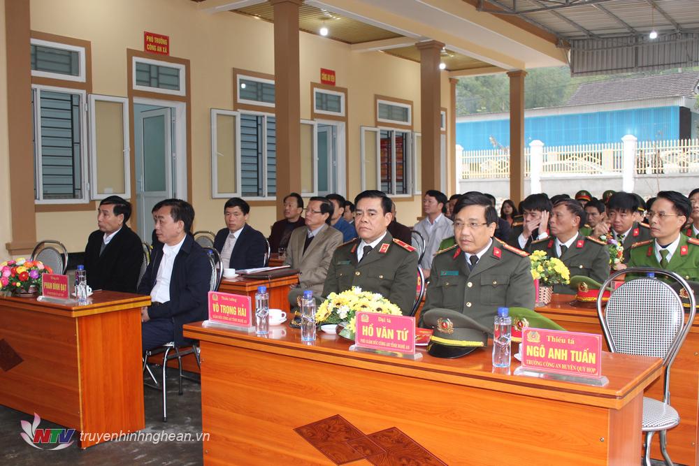 Các đại biểu dự lễ khánh thành.
