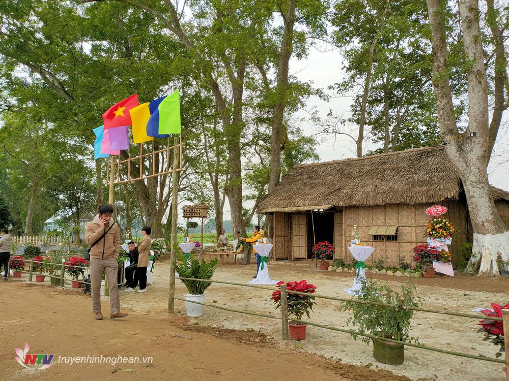 Lãnh đạo UBND huyện Thanh Chương, xã Thanh Lương và PG88 link tải Mai Xanh cắt băng khánh thành dự án.