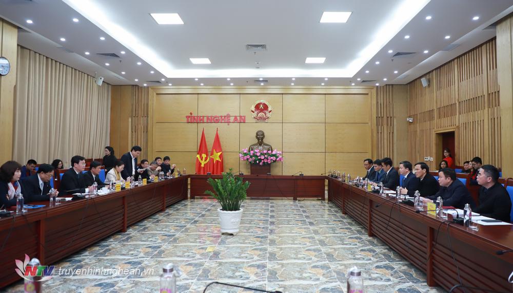 Toàn cảnh buổi làm việc.