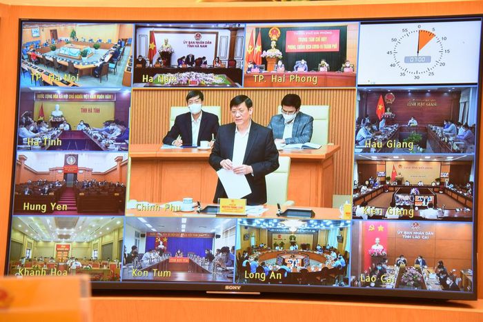 Bộ trưởng Bộ Y tế Nguyễn Thanh Long báo cáo tại cuộc họp trực tuyến với 63 tỉnh, thành phố về công tác phòng, chống dịch COVID-19.