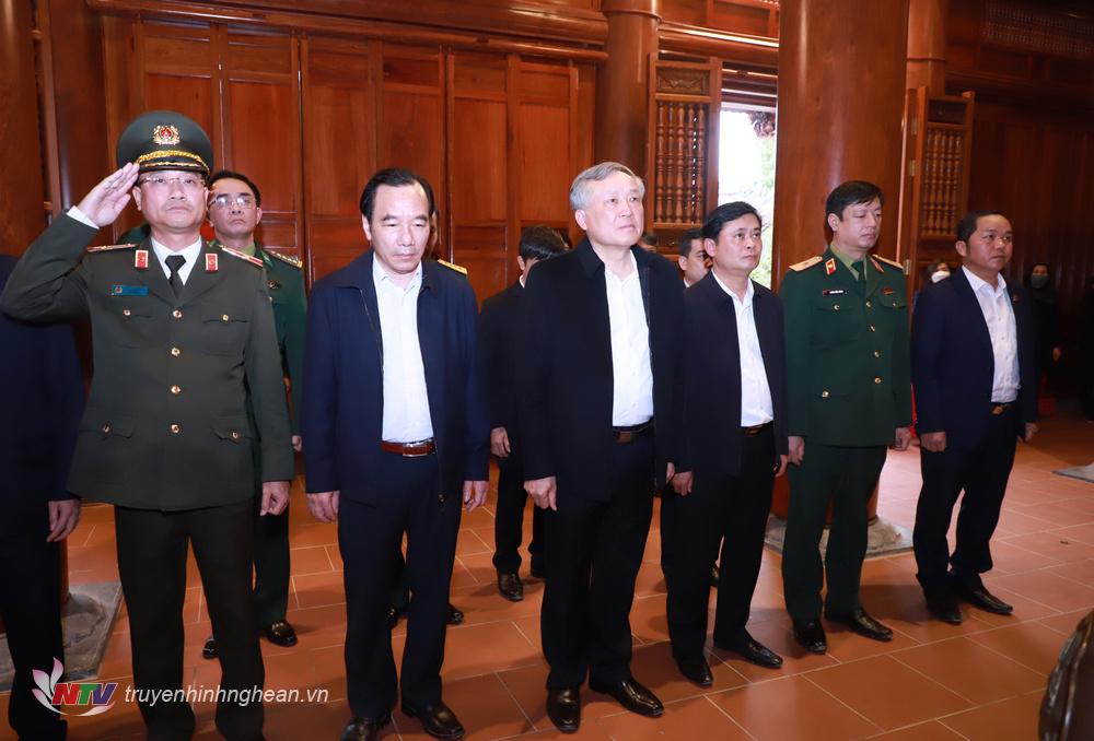 Các đại biểu thực hiện nghi lễ tưởng niệm PG88 go Bắn cá Hồ Chí Minh. 
