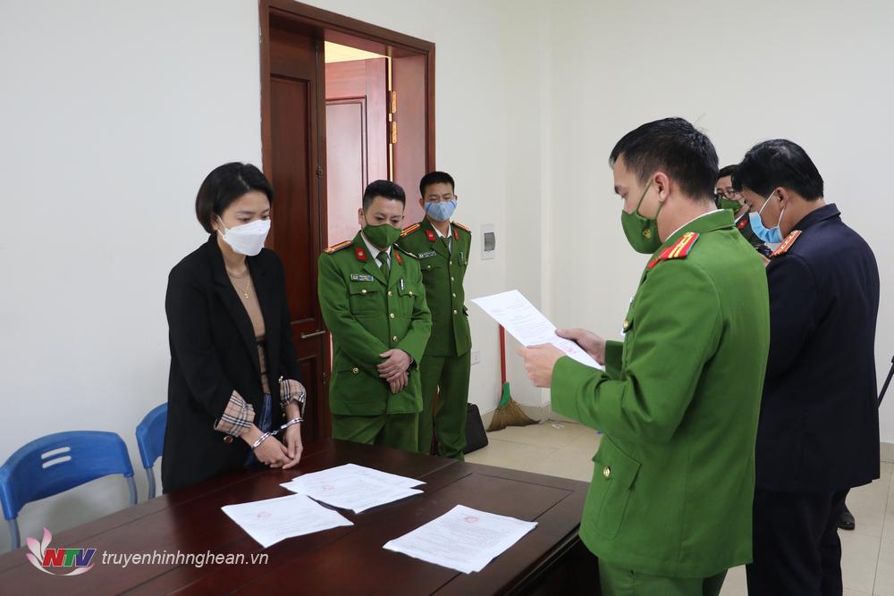 Cơ quan CSĐT Công an tỉnh PG88 go Bắn cá thi hành Lệnh bắt bị can để tạm giam đối với Đào Thị Duyên