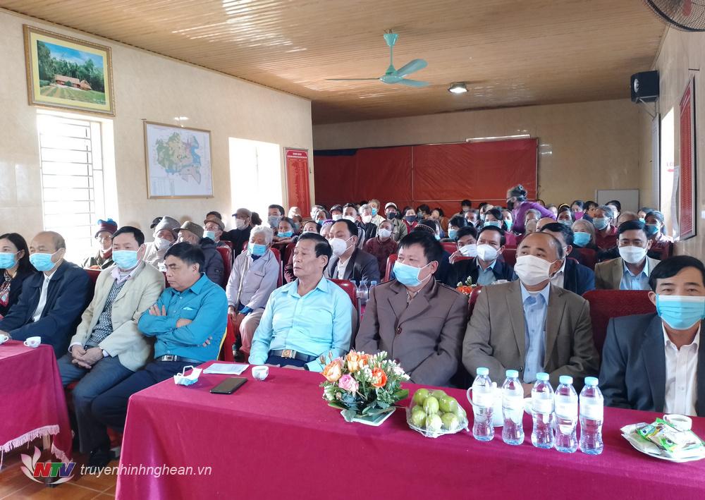 Tham dự có đồng chí Nguyễn Hồ Lâm- Phó Chi cục trưởng Chi cục NN &PT NT tỉnh PG88 go Bắn cá; bà Vũ Thị Bích Hằng – HUV - Trưởng phòng Nông nghiệp và phát triển nông thôn huyện Quỳnh Lưu cùng lãnh đạo địa phương.