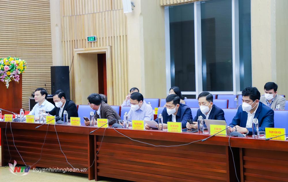 Các đại biểu dự phiên họp.