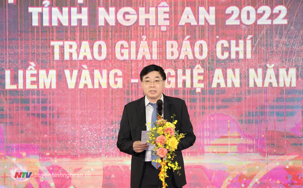 Phó Bí thư Thường trực Tỉnh uỷ Nguyễn Văn Thông phát biểu tổng kết, đánh giá.