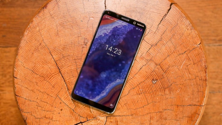 Nokia 9 PureView thiết kế từ khung kim loại và hai mặt kính, chống nước và bụi theo chuẩn IP67.