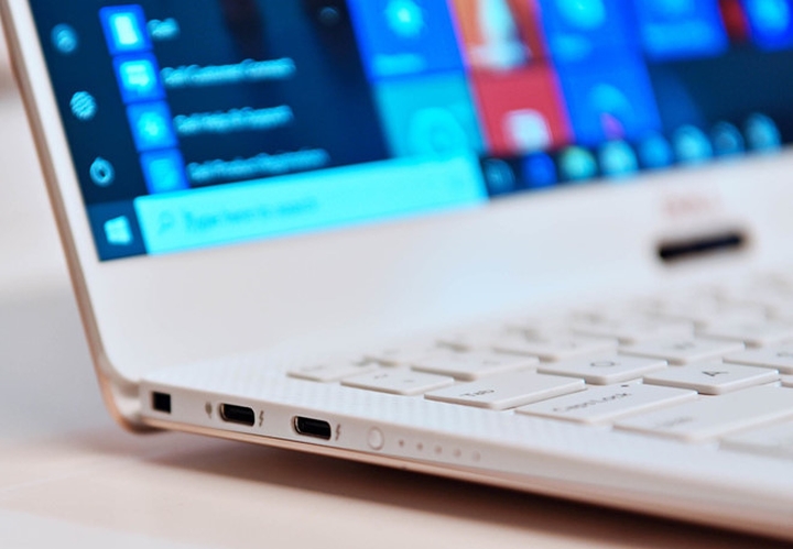 Không phải laptop càng tân tiến thì có đầy đủ những cổng hỗ trợ bạn hay dùng. Điều này là hạn chế lớn cho những ai thường xuyên dùng USB-A hoặc thẻ SD.