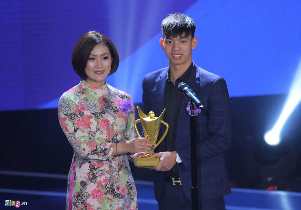 Giải thưởng Vận động viên trẻ của năm thuộc về kình ngư Nguyễn Huy Hoàng. Tại ASIAD 2018 ở Indonesia, Huy Hoàng đã gây ấn tượng mạnh với tấm HCĐ nội dung 800 m tự do và HCB 1.500 m tự do nam.
