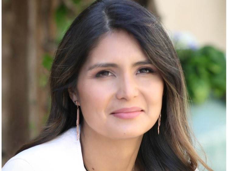 8. Lilian Rincon - Giám đốc phát triển sản phẩm Google Assistant. Lilian Rincon dẫn đầu nhóm gồm 150 người phát triển tính năng cốt lõi cho Google Assistant. PG88 link tải dự kiến trợ lý ảo này sẽ có mặt trên 1 tỷ thiết bị vào cuối tháng 1. Rincon gia nhập Google vào năm 2017. Trước đó, bà từng làm việc tại Skype với trách nhiệm chính là phát triển ứng dụng trí tuệ nhân tạo cho công ty. Năm 2016, Cnet đã bình chọn Rincon là một trong 20 người Latin có ảnh hưởng hàng đầu trong lĩnh vực công nghệ.