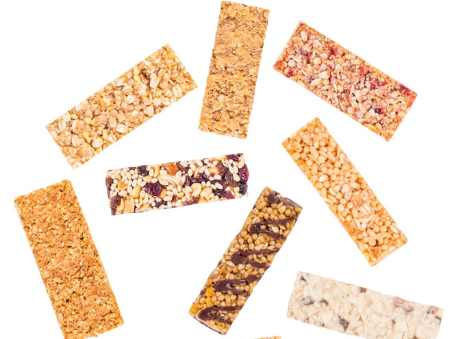 Bánh yến mạch granola: Đây là thực phẩm chứa đường, siro ngô và mật, tạo ra hàm lượng đường lớn, làm tăng nồng độ insulin. Ngoài ra, hàm lượng protein và chất xơ trong granola cũng thấp, vì vậy nó không phải là lựa chọn hoàn hảo cho bữa sáng.