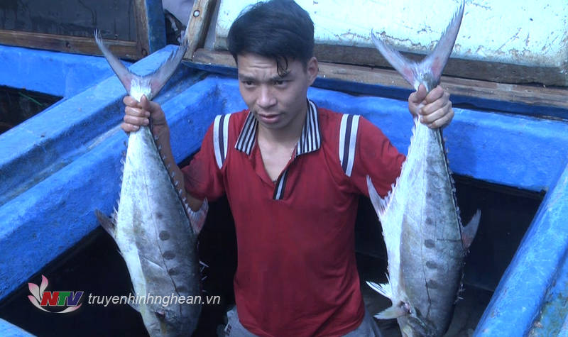 Thuyền viên phấn khởi sau chuyến biển đầu năm.