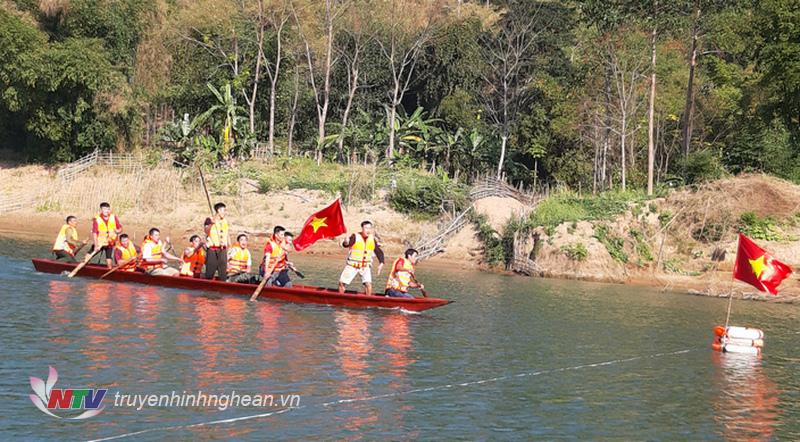Giải đua thuyền đã không chỉ góp phần thắt chặt tình đoàn kết cộng đồng, cùng nhau rèn luyện sức khỏe, mà còn tạo không khí thi đua lao động sản xuất, xây dựng đời sống mới cho đồng bào các dân tộc huyện vùng cao nơi đây. Đồng thời khơi dậy truyền thống đua thuyền trên dòng sông Lam trước kia của người dân huyện vùng cao Tương Dương