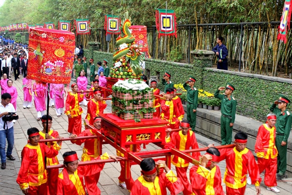 Giỗ tổ Hùng Vương, ngày hội truyền thống được tổ chức để tưởng nhớ công lao dựng nước của các Vua Hùng.