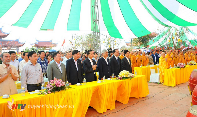 Các đại biểu dự lễ hội "Khai bút, cầu trí tuệ".