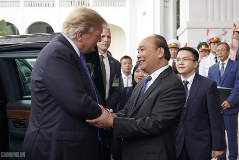 Thủ tướng đón Tổng thống Donald Trump
