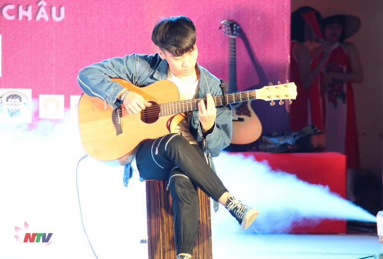Tiết mục đặc săc của CLB Phan Acoustic Club.