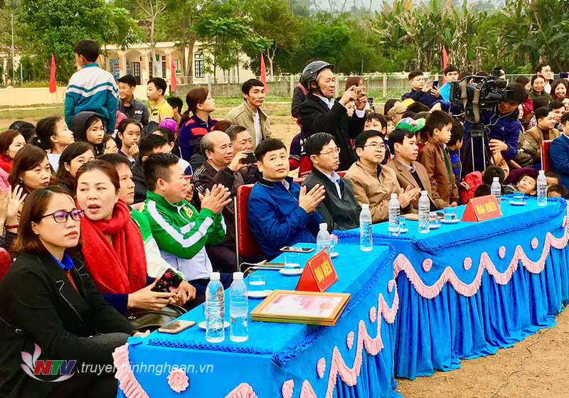 Các đại biểu tham dự chương trình sân chơi.