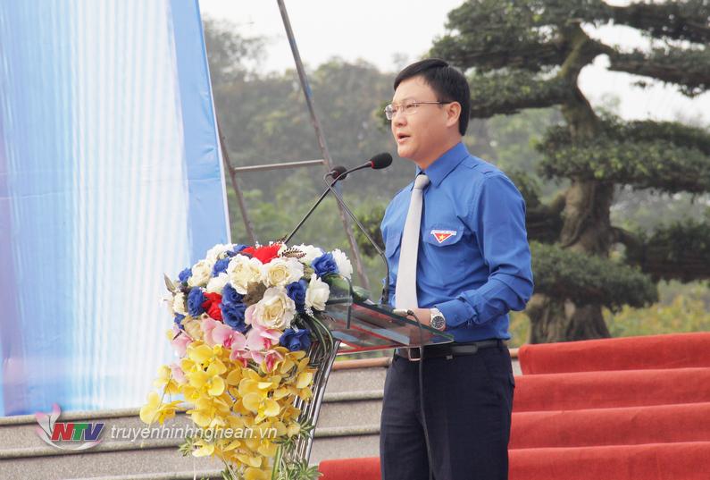 Đồng chí Phạm Tuấn Vinh - Ủy viên BTV Trung ương Đoàn, Bí thư Tỉnh đoàn phát biểu khởi động Tháng thanh niên và Năm Thanh niên tình nguyện 2019.