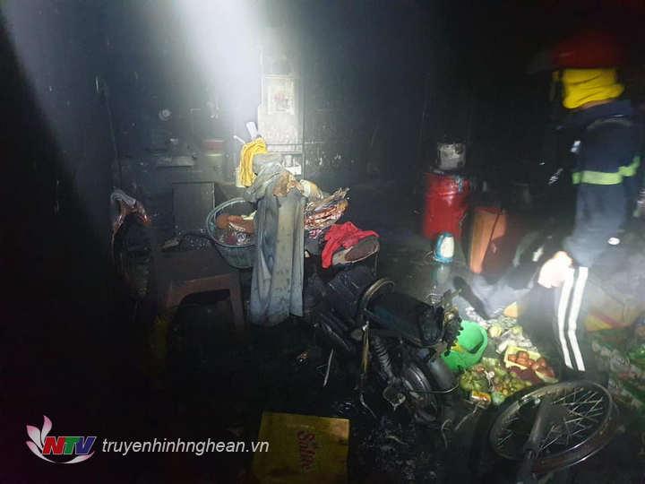 Nhiều đồ dùng bên trong bị thiêu rụi hoàn toàn