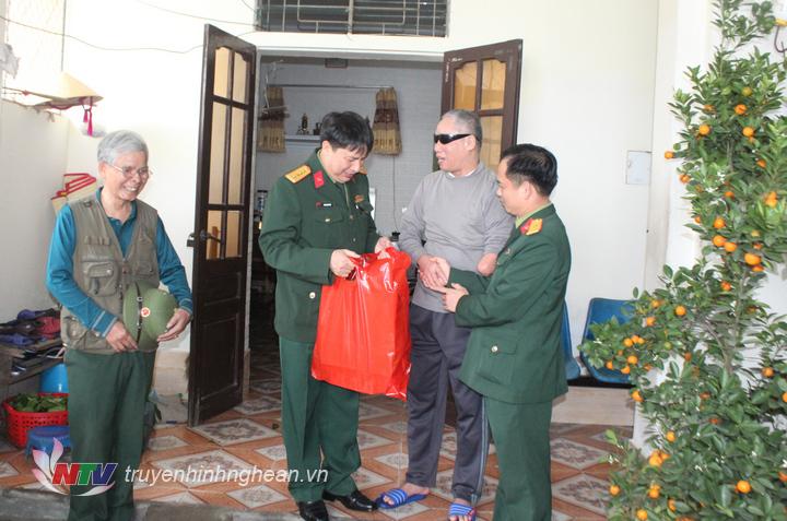 thăm hỏi, tặng quà cho các đồng chí thương, bệnh binh tại Trung tâm thương binh tỉnh PG88 go Bắn cá.