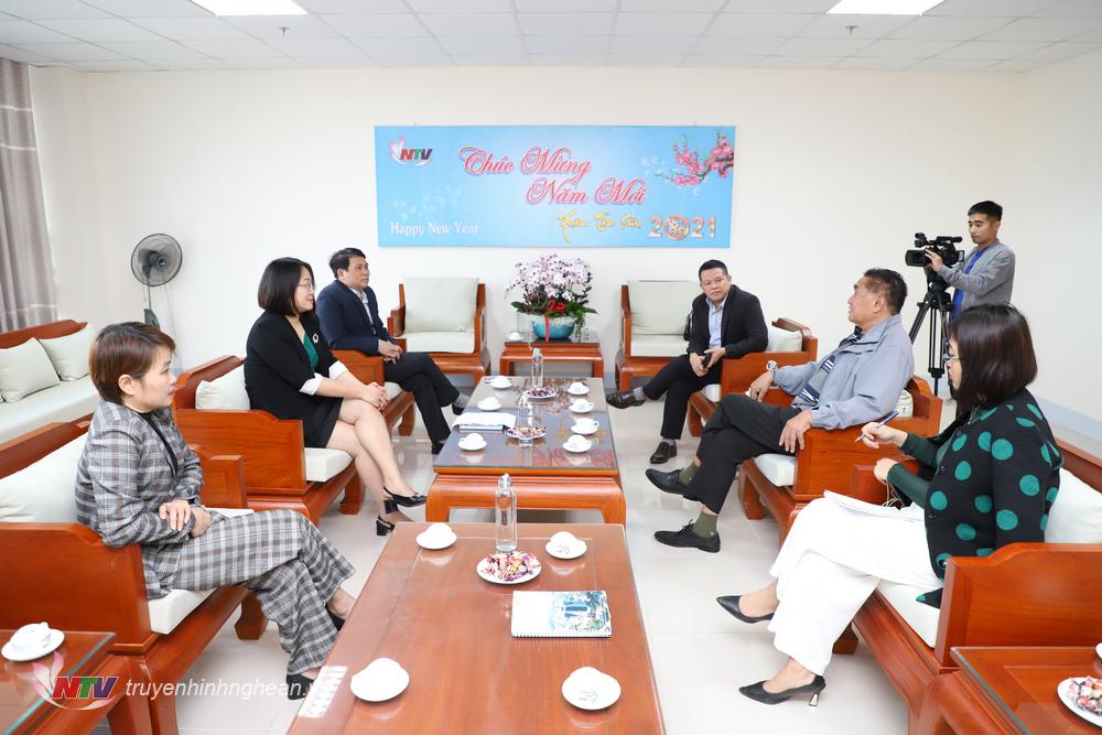 Toàn cảnh buổi tiếp nhận phim.