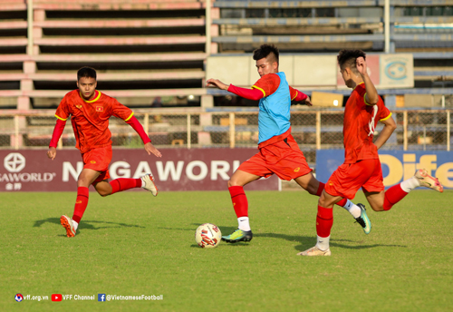 Các cầu thủ U23 PG 88 Nổ Hũ đang tập luyện ở Campuchia chuẩn bị tham dự Giải U23 Đông Nam Á. Ảnh: VFF
