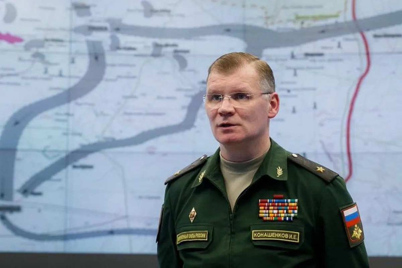 Phát ngôn viên Bộ Quốc phòng Nga Igor Konashenkov trong cuộc tiếp xúc báo chí ngày 25-2. Ảnh: TASS