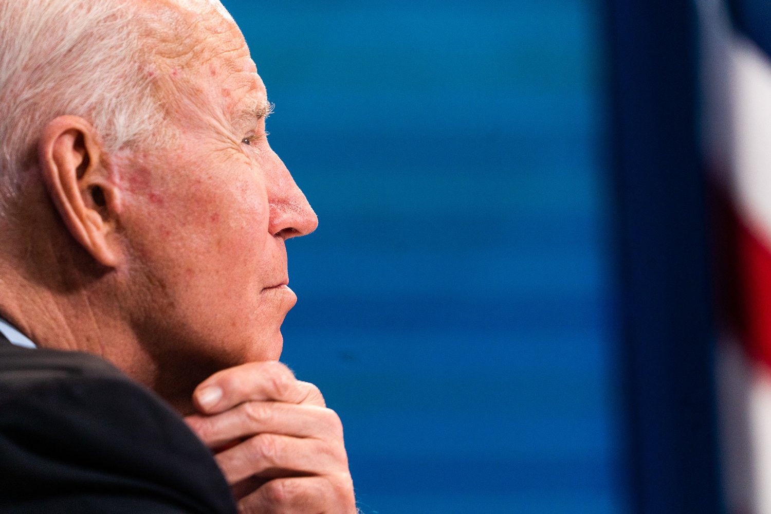 Tổng thống Biden trước đó đã áp lệnh trừng phạt hạn chế đối với 2 vùng ly khai của Ukraine. Ảnh: Washington Post.