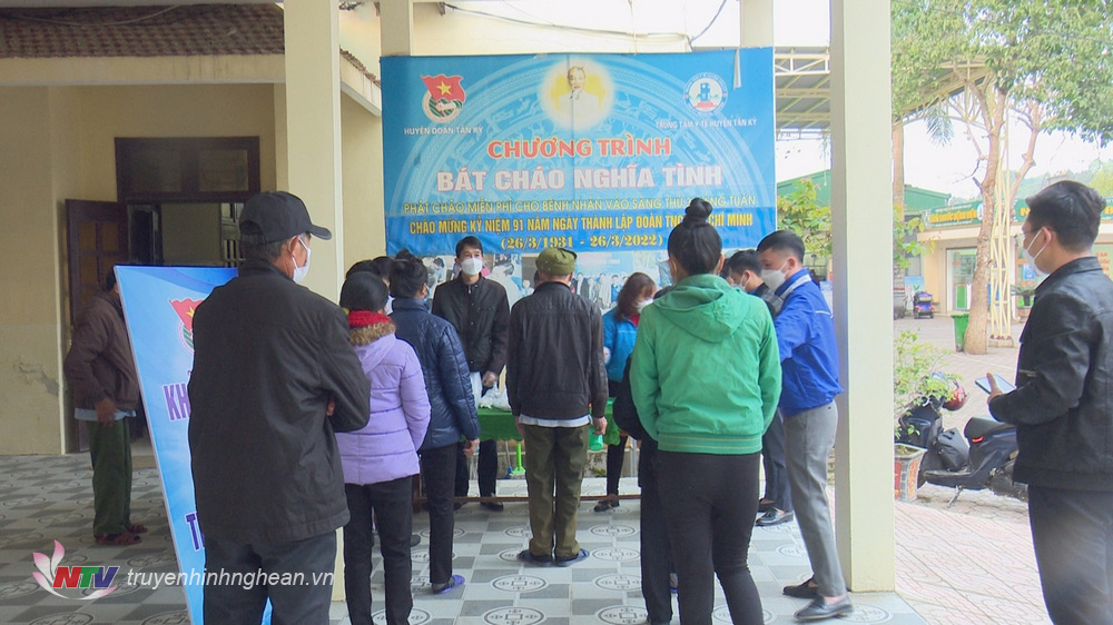 Huyện đoàn Tân Kỳ triển khai chương trình Bát cháo tình thương.