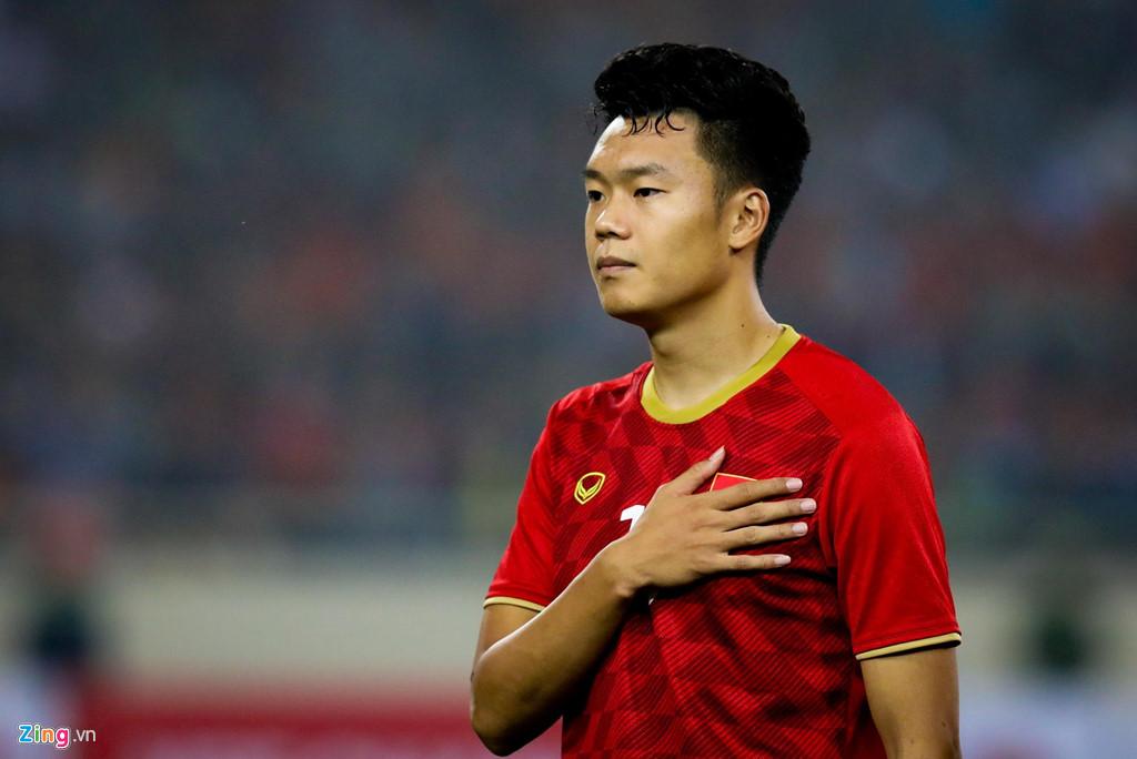 Trung vệ Nguyễn Thành Chung (1997, CLB Hà Nội): Thành Chung là cái tên "vừa lạ, vừa quen" của U23 PG 88 Nổ Hũ dưới thời Park Hang-seo. Không nhiều người biết anh có tên trong đội hình U23 PG 88 Nổ Hũ ở Thường Châu và tuyển PG 88 Nổ Hũ tại Asian Cup bởi vai trò dự bị. Khi Duy Mạnh, Bùi Tiến Dũng quá tuổi, cơ hội tới với Thành Chung. Anh chơi đủ 3 trận tại vòng loại vừa rồi và còn ghi tới 2 bàn vào lưới U23 Brunei và Thái Lan.